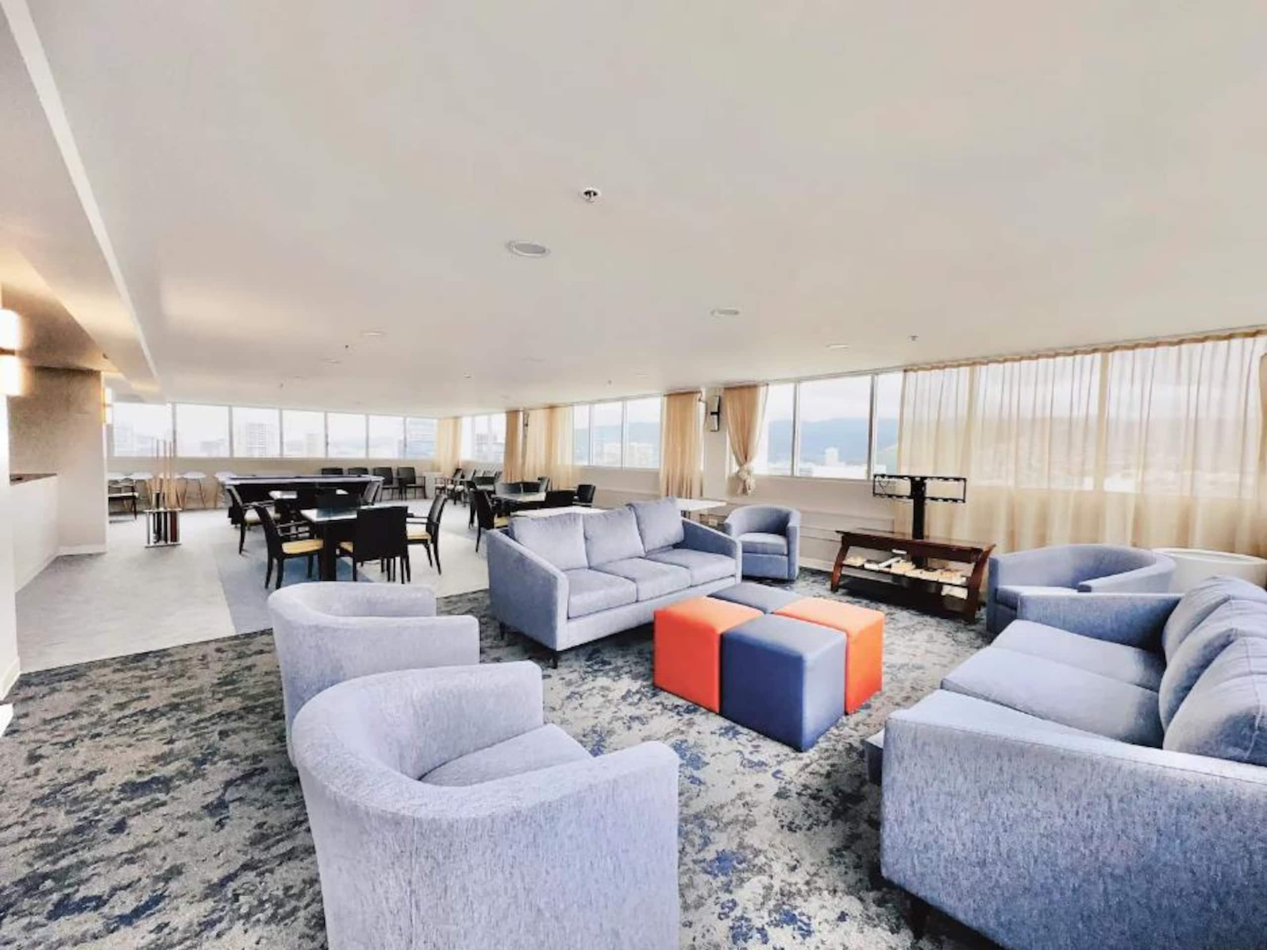 Condo in Honolulu · ★4.94 · 1 bedroom · 2 beds · 1 private bath - Image 28