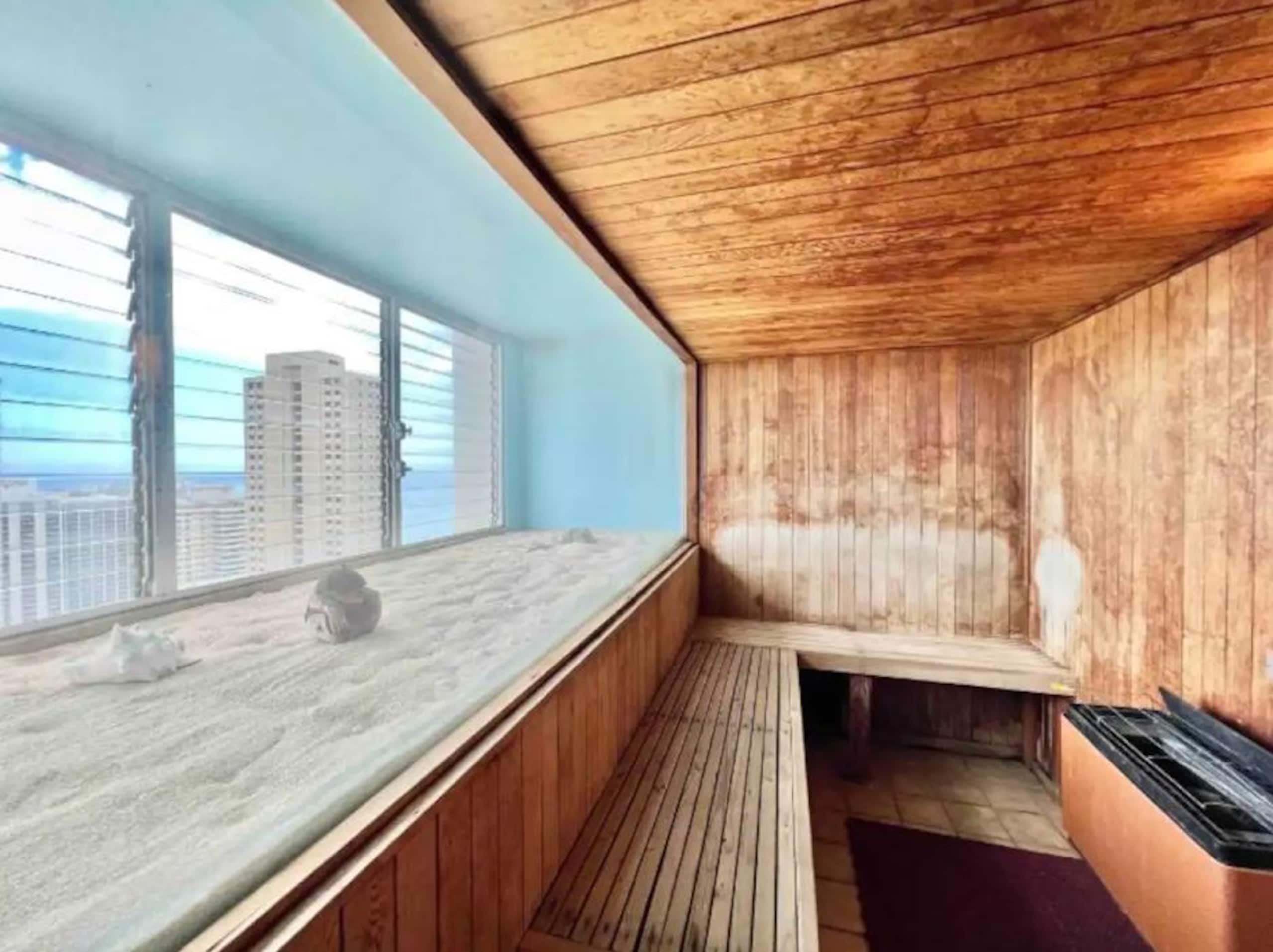 Condo in Honolulu · ★4.94 · 1 bedroom · 2 beds · 1 private bath - Image 29