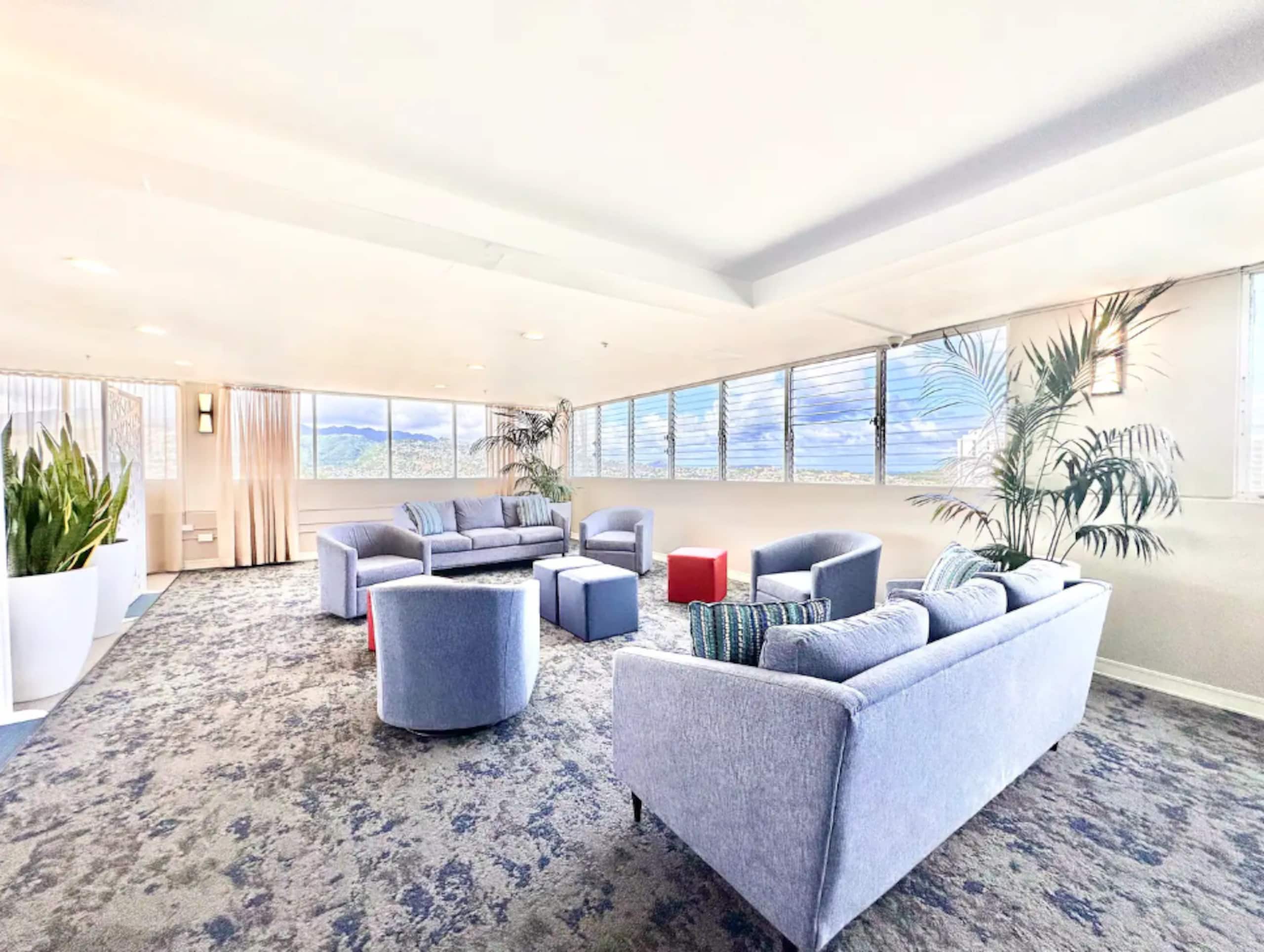 Condo in Honolulu · ★4.94 · 1 bedroom · 2 beds · 1 private bath - Image 27