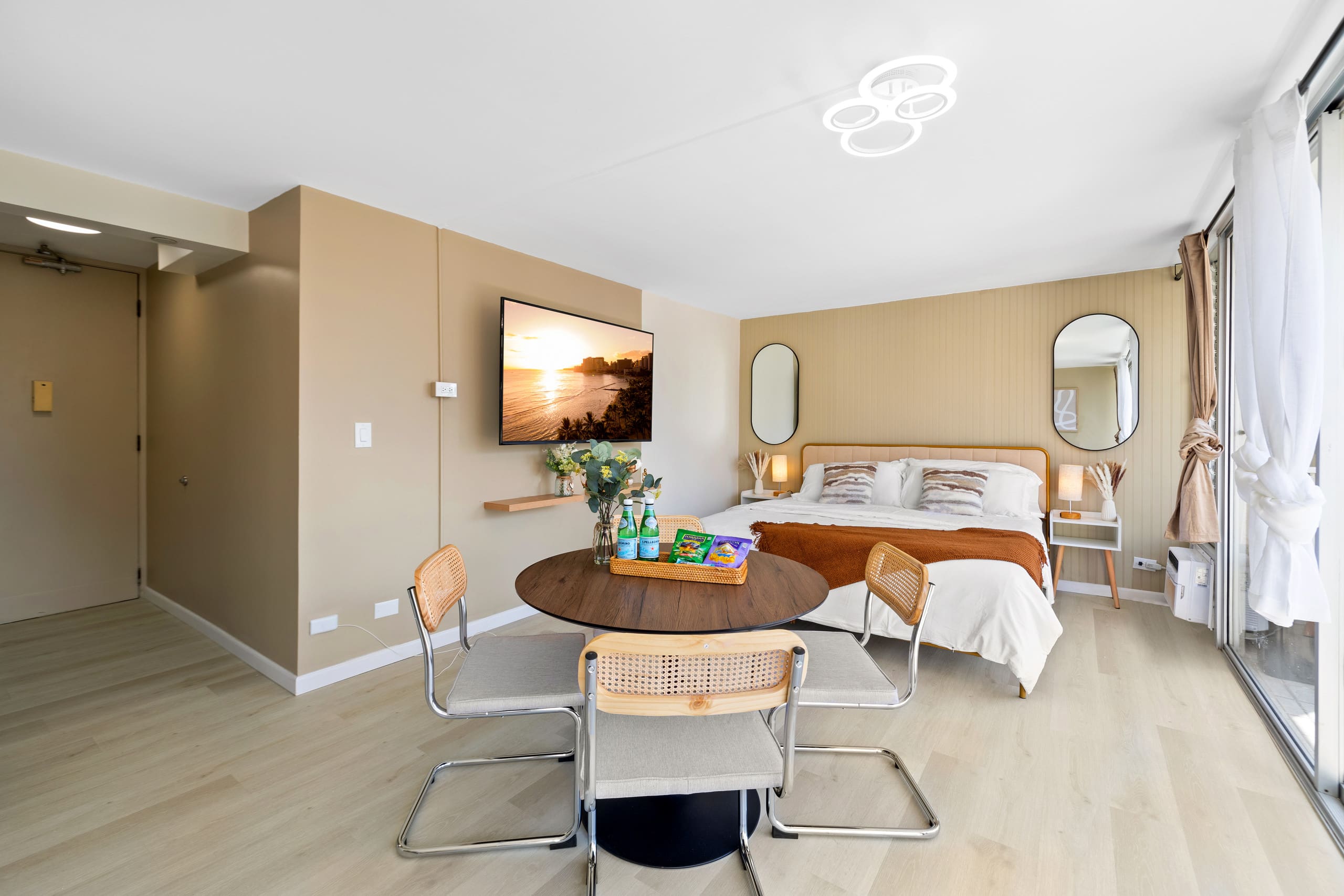 Condo in Honolulu · ★4.94 · 1 bedroom · 2 beds · 1 private bath - Image 5