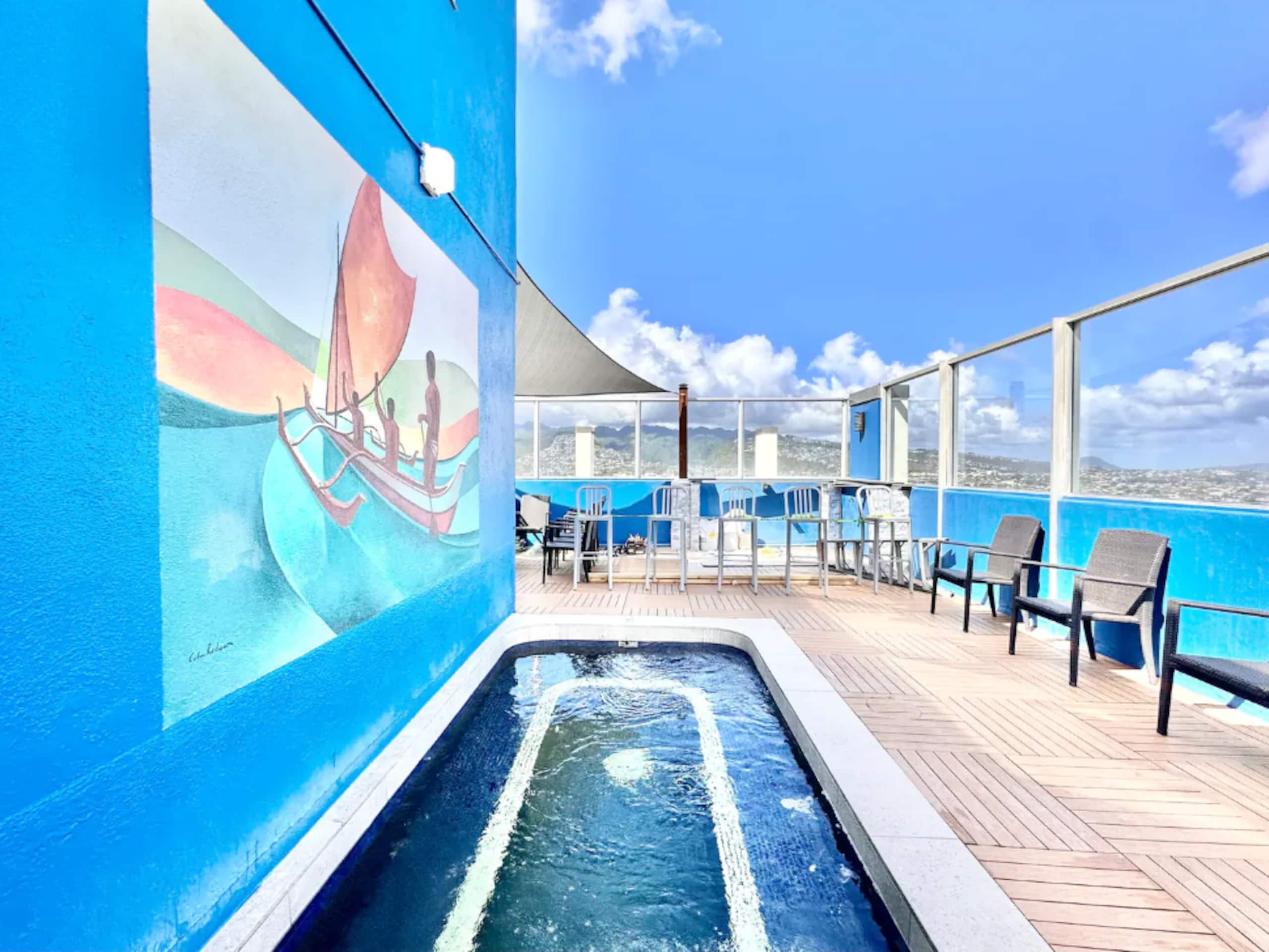 Condo in Honolulu · ★4.94 · 1 bedroom · 2 beds · 1 private bath - Image 21