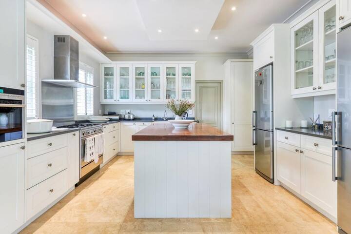 Table View Estate | Constantia Wine & Golf Haven gallery image 4