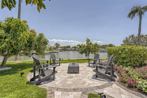 Grandeur Waterfront* Minutes from Gulf Beaches*