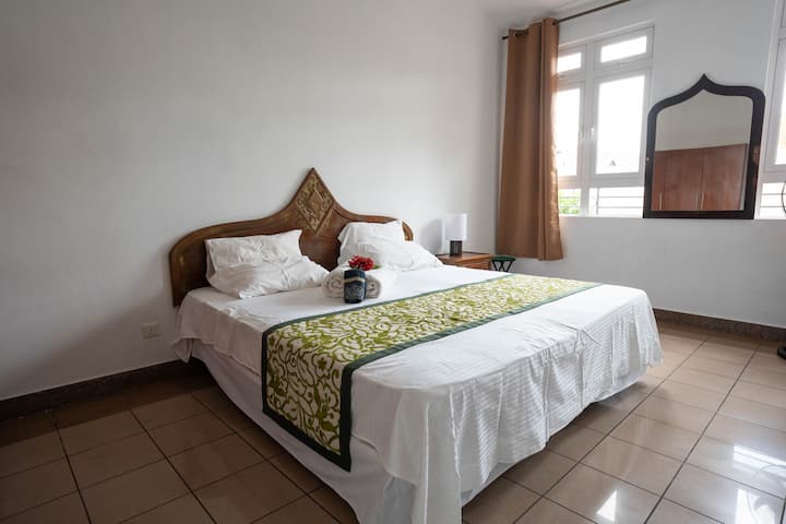 ห้องนอนใหญ่