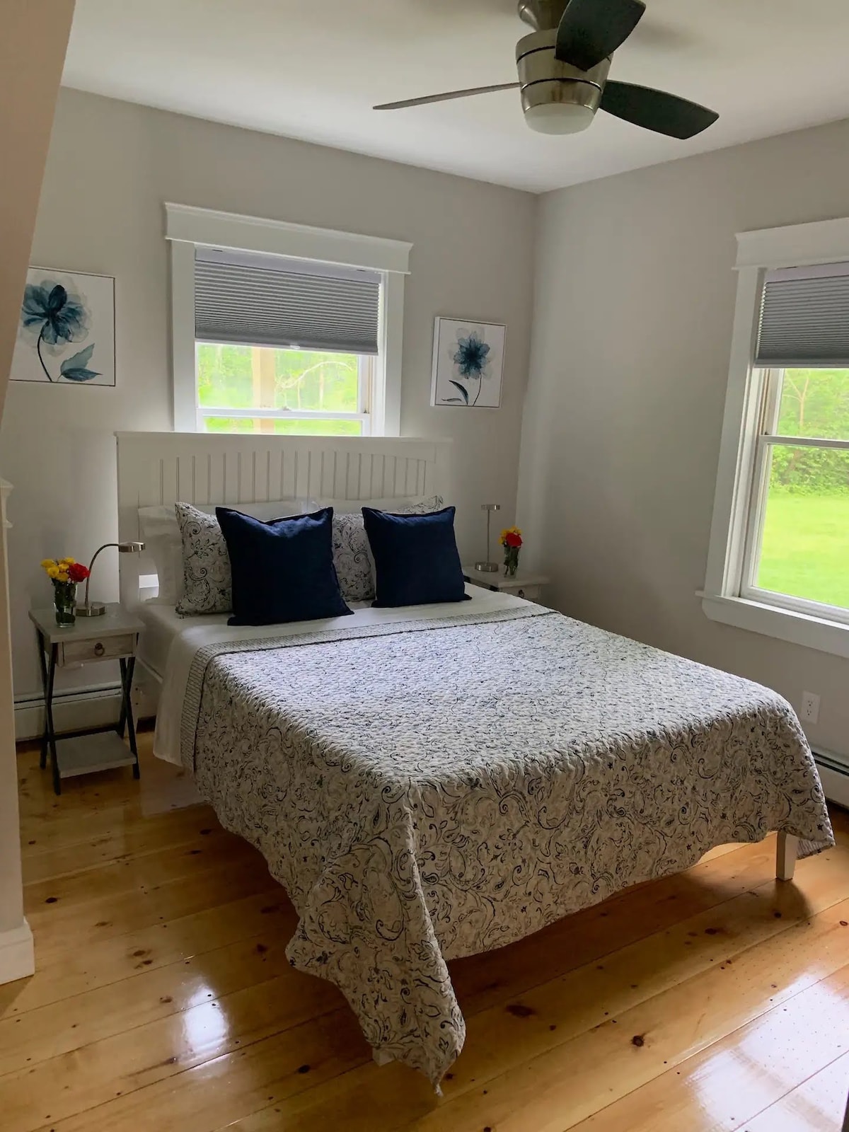 Bedroom with one queen bed