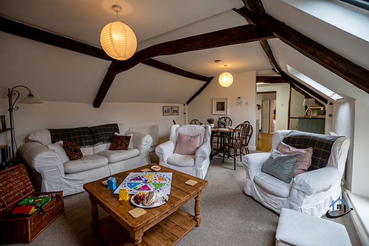 SIX MJ Property and Rentals managed Airbnb listing 2