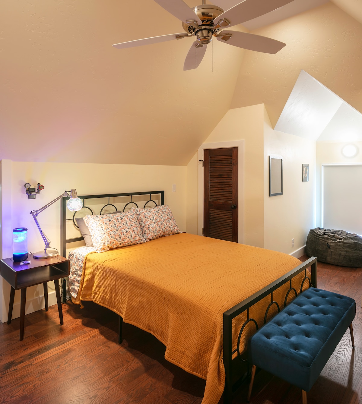 Spálňa na západe na poschodí