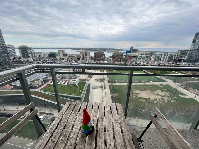 Luxury 3 Bedroom Condo in the heart of Toronto!