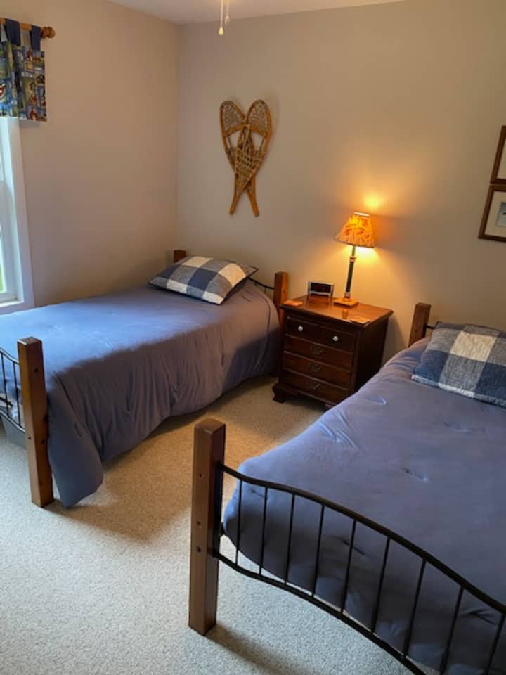 غرفة النوم 3 سريران مزدوجان