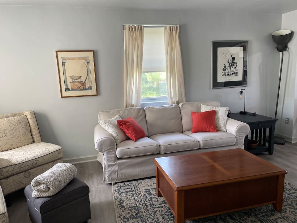 Top-earning Airbnb listing in Newark, 3 bedrooms