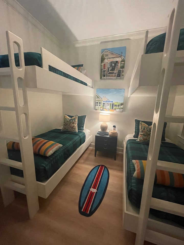 Съседски рай - двуетажна стая, гардероб в пълен размер и столче за торбички с боб 