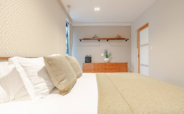 Best Location, 3BR with A/C, Sunny Terrace, gallery image 5