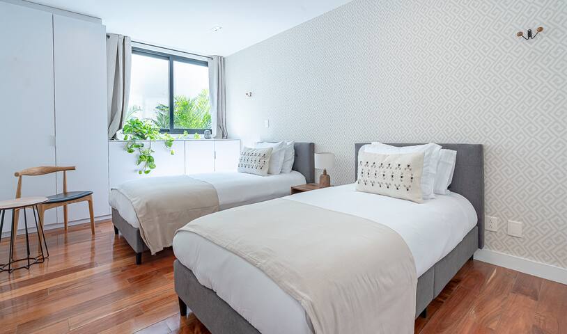 Best Location, 3BR with A/C, Sunny Terrace, gallery image 2