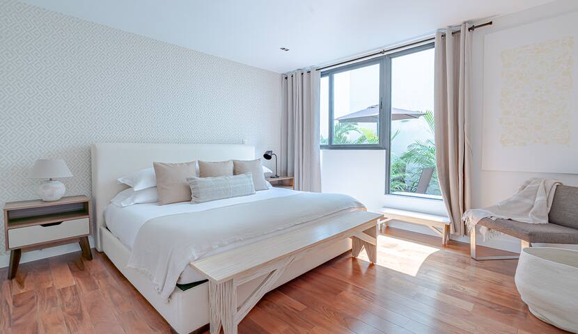 Best Location, 3BR with A/C, Sunny Terrace, gallery image 3