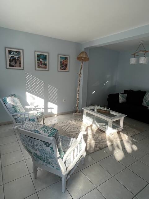 Top performing Airbnb: Townhouse, sea and garden in Royan