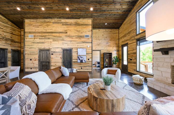 Timber Lodge Retreat — photo 4