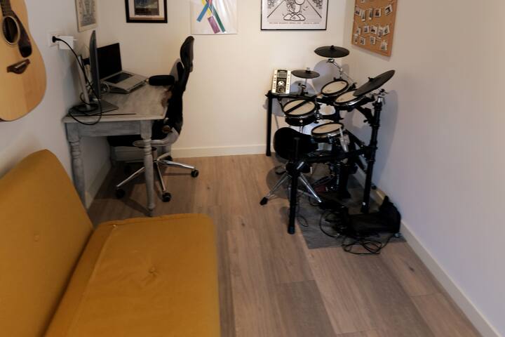 Chumba cha tatu na 140x200 sofabed