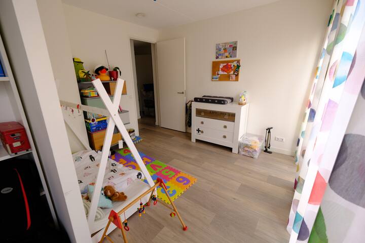 Chumba cha kulala cha pili na kitanda 1 cha mtoto