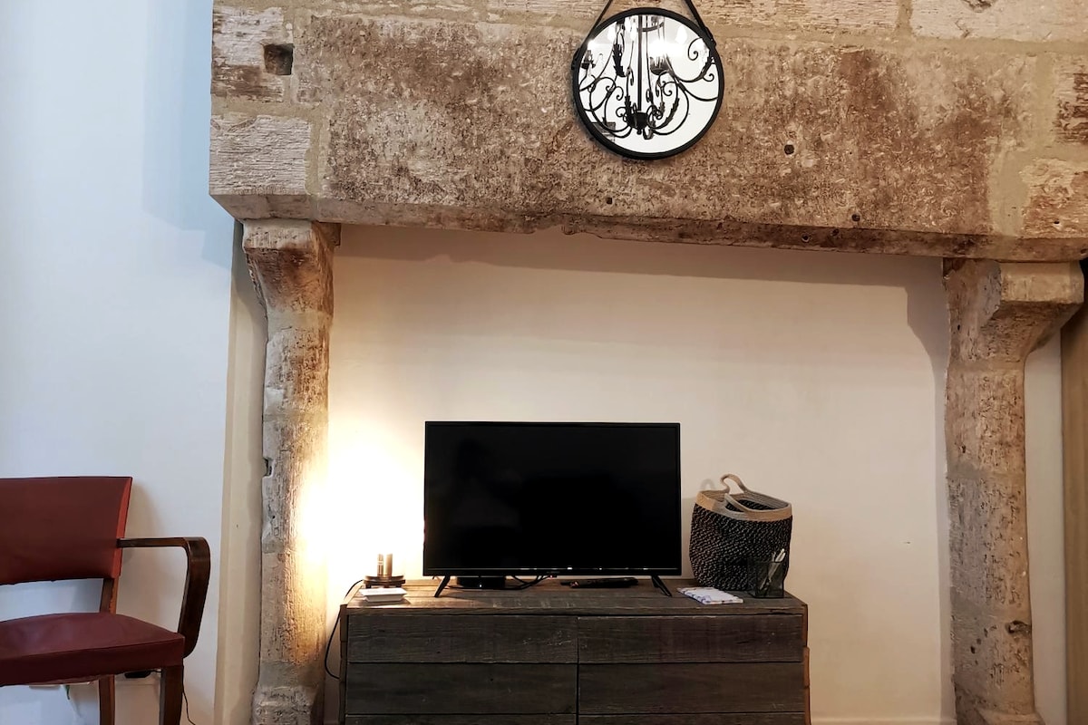 Top Airbnb: Large studio in the heart of the city in Périgueux
