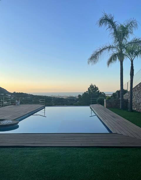 Casa con piscina y barbacoa