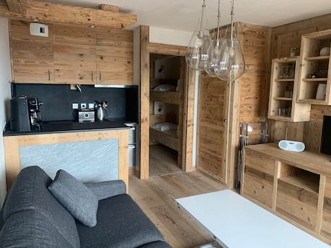 Top Airbnb: Cozy Savoyard apartment in Montvalezan