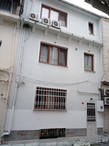 J – Full House For 20 ! Persons