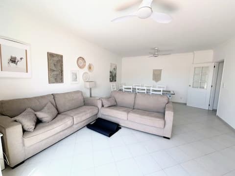 Popular Airbnb listing: Penthouse -3 bedroom -8 person -garage -homeoffice in Monte Gordo
