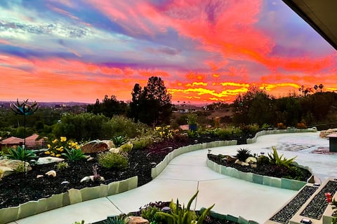 Popular Airbnb listing: Stunning best of both worlds-Unique-Designer-View! in Vista