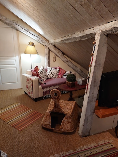 Cocooning space in beautiful bourgeois house
