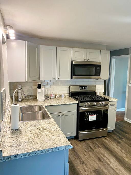 Airbnb 2 bedroom house with parking