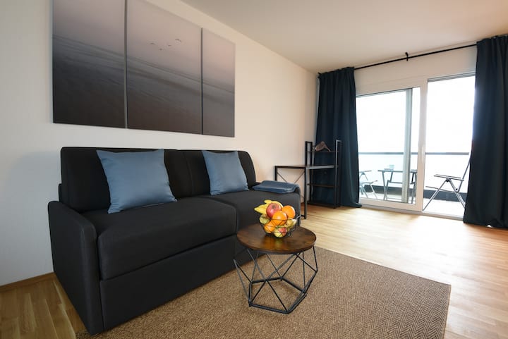 I den store stue er der en 4-personers sovesofa med 1,60 x 2 liggende område og 22 cm høje 7 zoner madras for  en behagelig søvn, hvor 2 voksne vil sove komfortabelt 