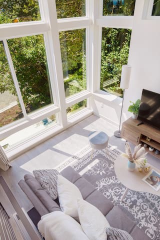 Brand New Townhome with Lakeview gallery image 3