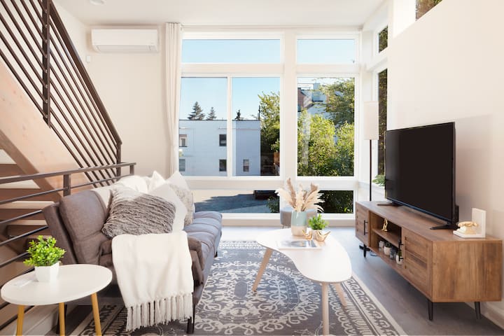 Brand New Townhome with Lakeview gallery image 2