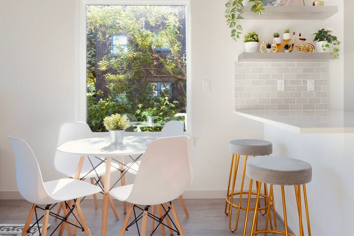 Brand New Townhome with Lakeview gallery image 4