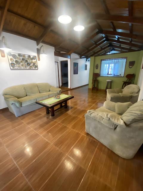 Apt in the middle of downtown, warm and excellent location