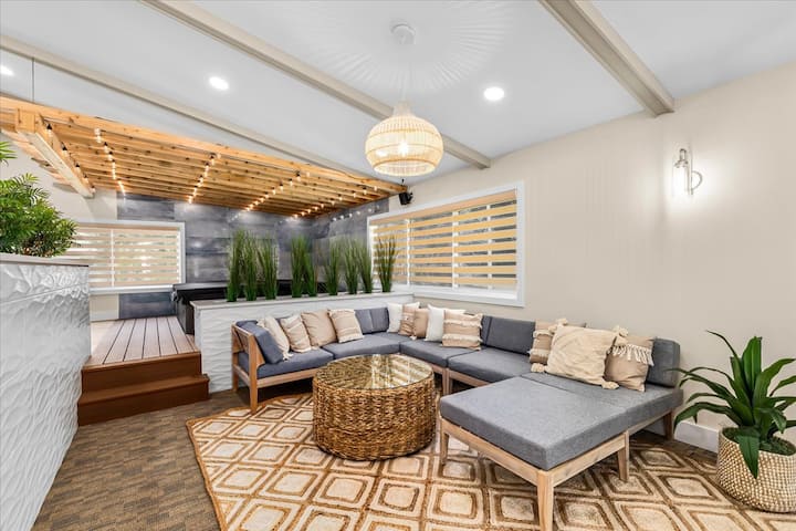 Blue Skies Retreat - Indoor Hot Tub and Sauna!