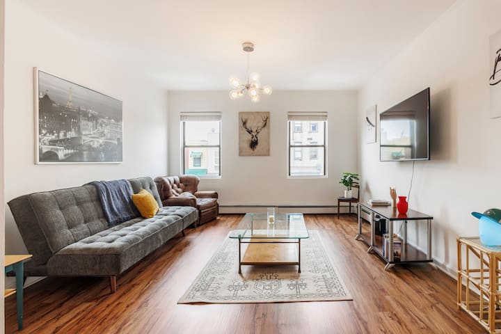 Location Home On Broadway & 41 St., Astoria Queens - Queens, NY