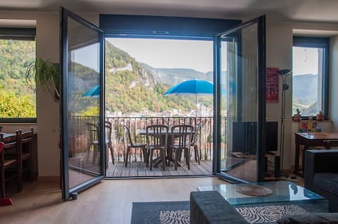Top performing Airbnb: The balcony on Bellevue Boulevard in Saint Claude