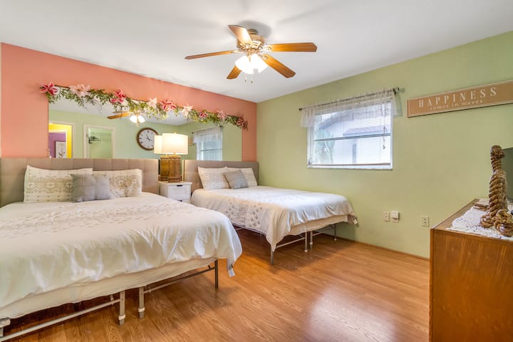 تحتوي غرفة النوم 3 على سريرين بمقاس كبير.