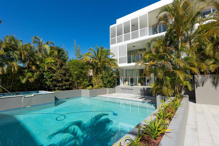 4 Bed penthouse with private roof top terrace gallery image 3