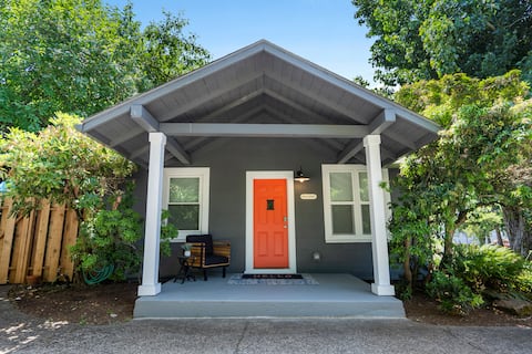 Charming Bungalow with Hot Tub on Acreage