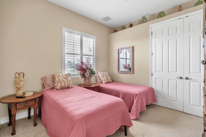 ห้องนอน #4 พร้อมเตียงเดี่ยว 2 เตียง