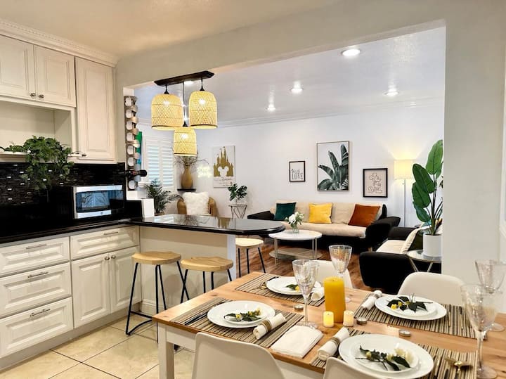 6BD/3BTH 8 Min to Disneyland for 16 people - Houses for Rent in Anaheim ...