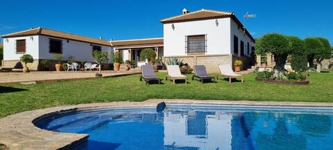 Spectacular Andalusian-style villa on a large estate