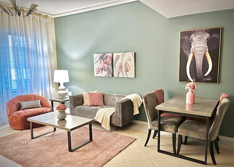 Top performing Airbnb: Cheerful 3 bedroom apartment in Trade Center Second