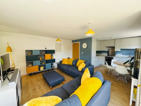 3 Bed + Garden | Retreat Near the Sea