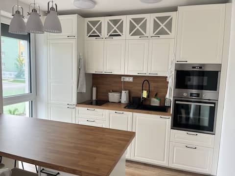 Quiet Comfort with Parking - 15 min Walk to Castle