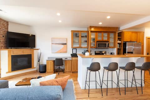 Downstream Loft - Historic Savoy Building