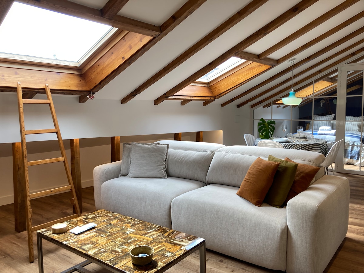 Top Airbnb: Maitetxu: Charming penthouse. Parking option. a Hondarribia/Fontarrabie