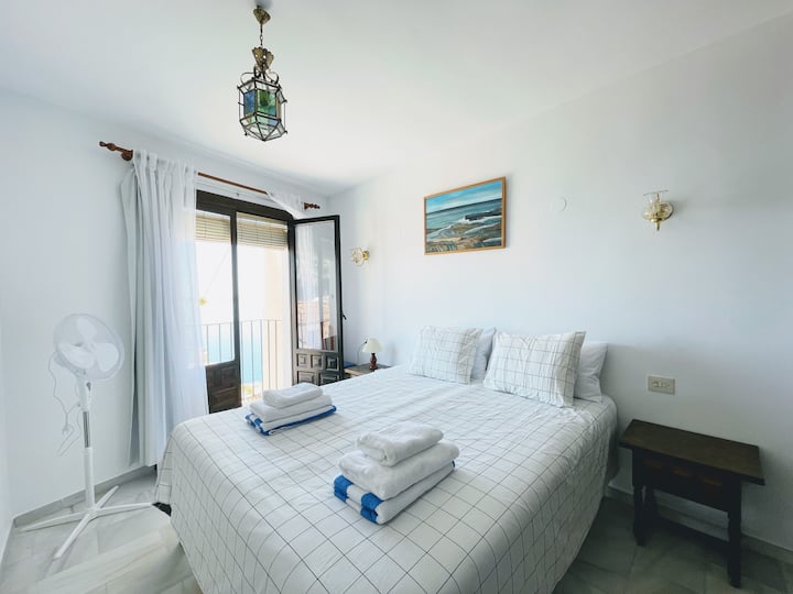 Middle floor bedroom with veranda
